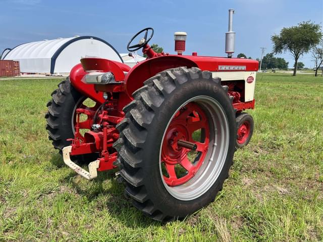 Image of Farmall 460 equipment image 2