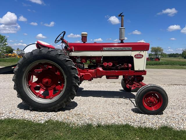 Image of Farmall 460 equipment image 3