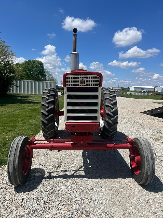 Image of Farmall 460 equipment image 1