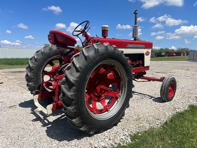 Image of Farmall 460 equipment image 4