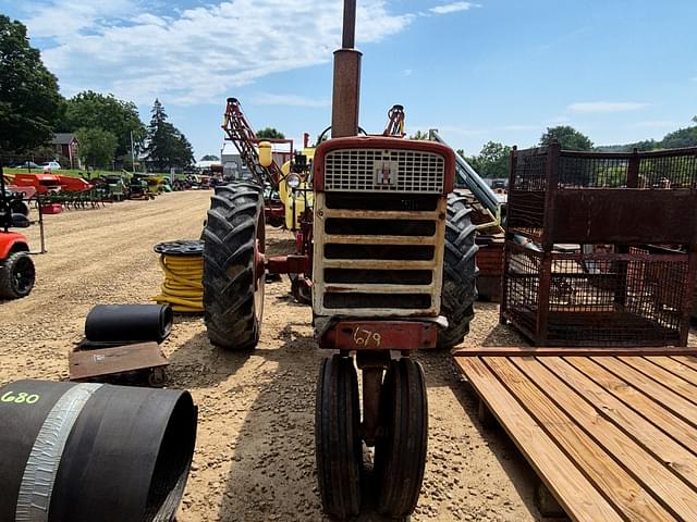 Image of Farmall 460 equipment image 4