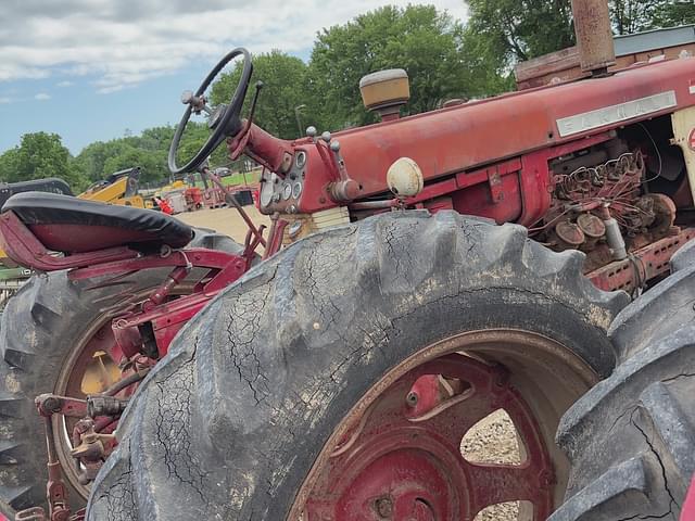 Image of Farmall 460 equipment image 3