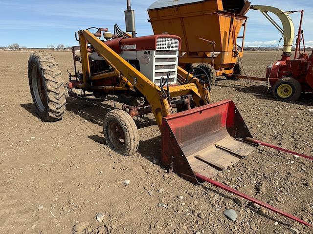 Image of Farmall 460 equipment image 2