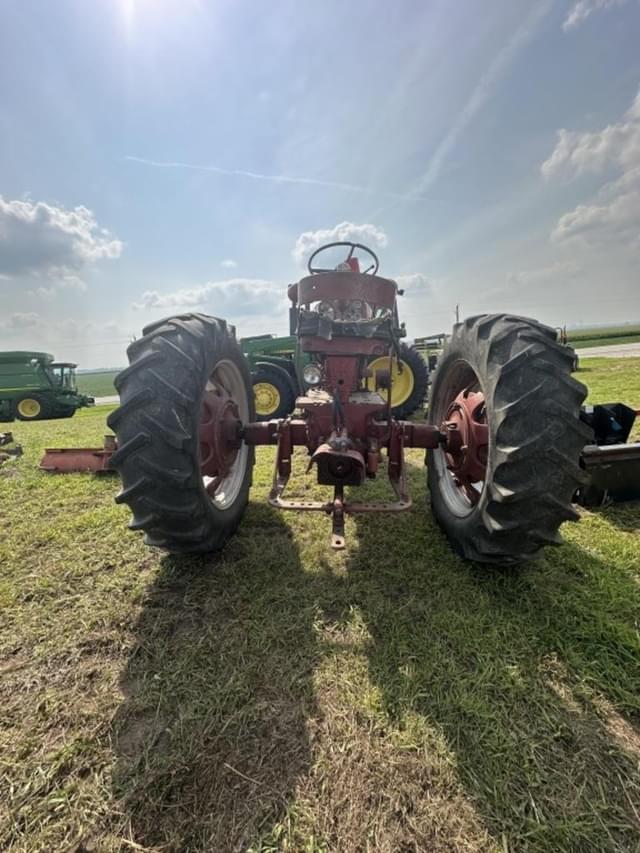 Image of Farmall 460 equipment image 3