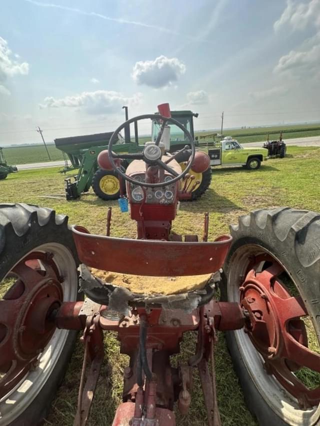Image of Farmall 460 equipment image 4