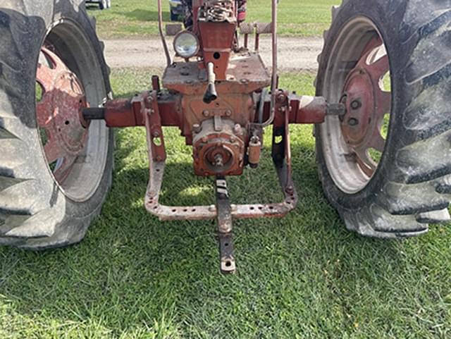 Image of Farmall 460 equipment image 4