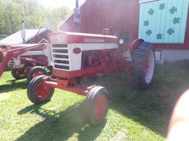 Image of Farmall 460 equipment image 2