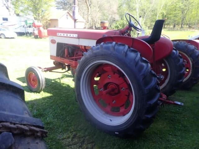 Image of Farmall 460 equipment image 4