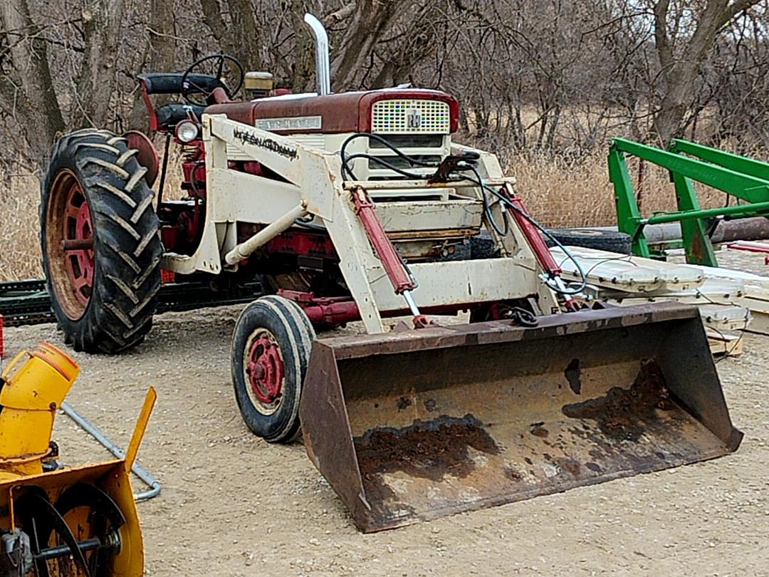 Image of Farmall 460 Image 0