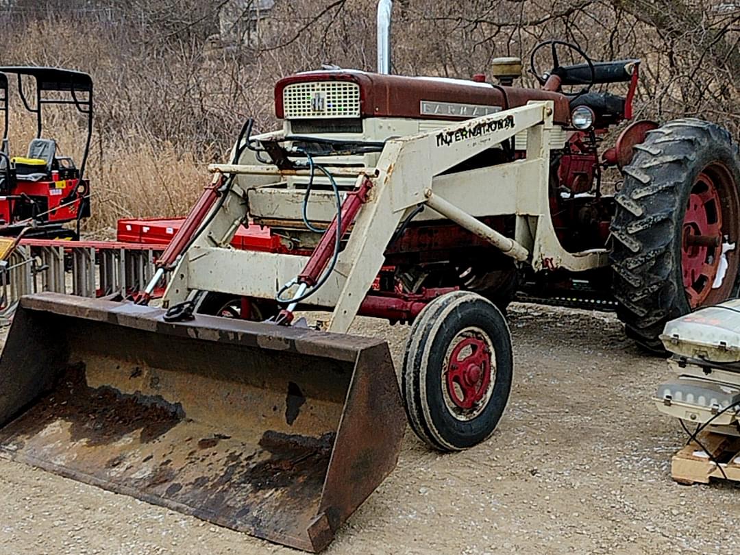 Image of Farmall 460 Image 1