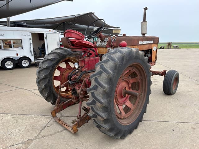 Image of Farmall 460 equipment image 3