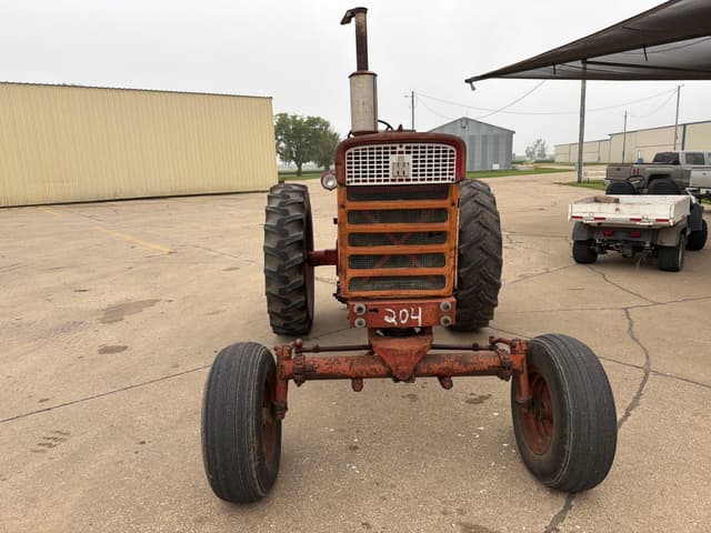 Image of Farmall 460 equipment image 2