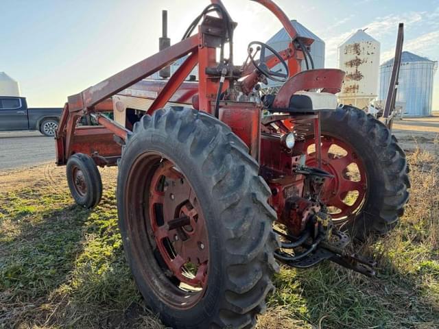 Image of Farmall 460 equipment image 3