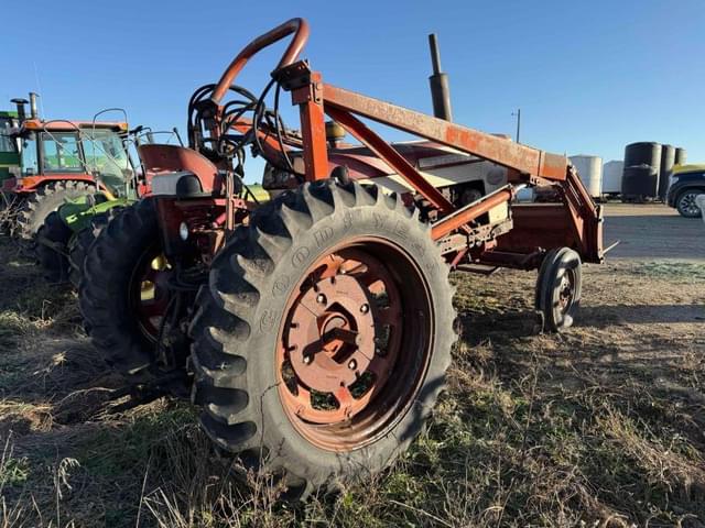 Image of Farmall 460 equipment image 1
