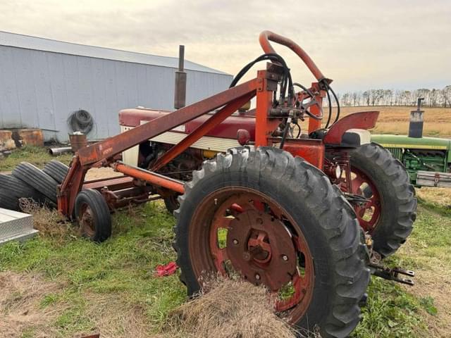 Image of Farmall 460 equipment image 4