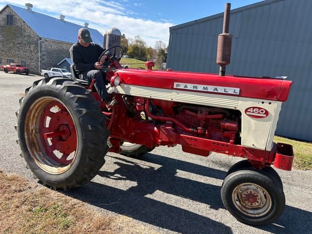 Image of Farmall 460 equipment image 1