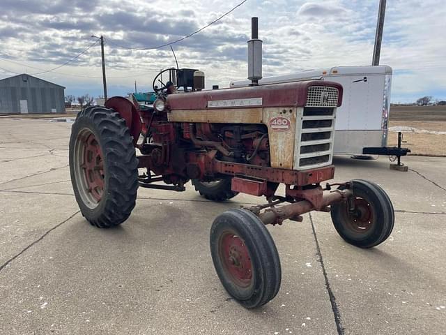 Image of Farmall 460 equipment image 1