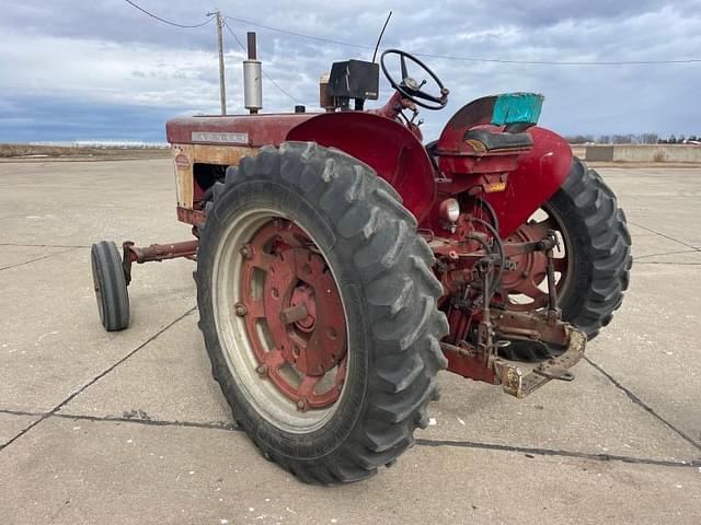 Image of Farmall 460 equipment image 3