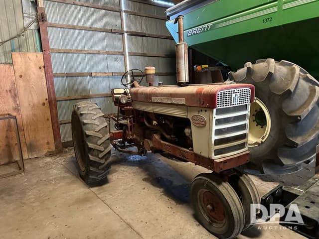 Image of Farmall 460 equipment image 1