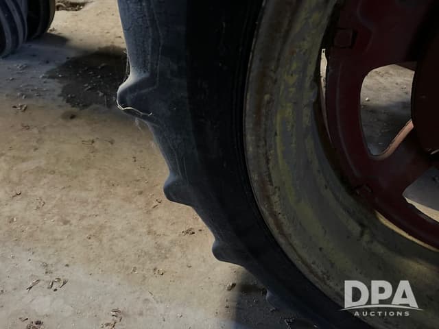 Image of Farmall 460 equipment image 4