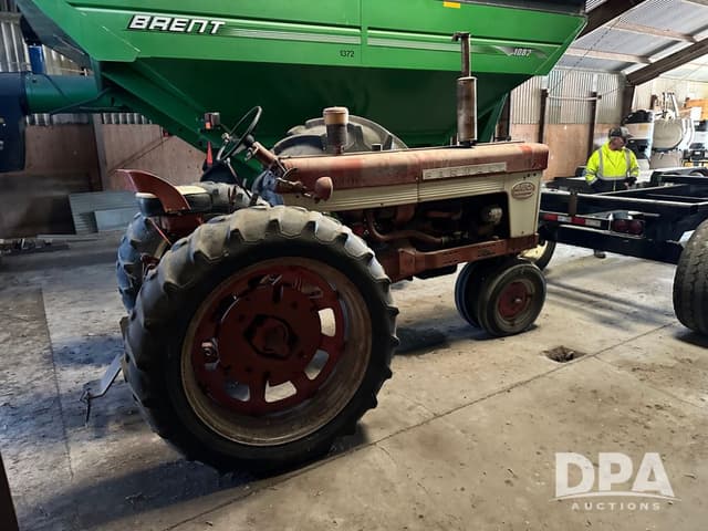 Image of Farmall 460 equipment image 2