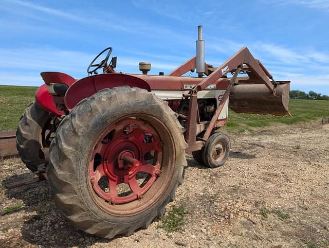 Image of Farmall 460 equipment image 3