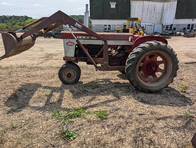 Image of Farmall 460 equipment image 1