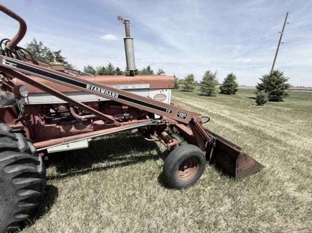Image of Farmall 460 equipment image 3