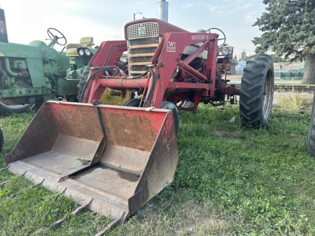 Image of Farmall 460 Primary image