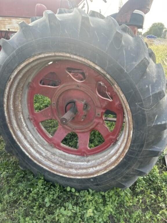 Image of Farmall 460 equipment image 3