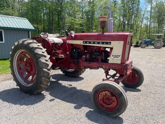 Image of Farmall 504 equipment image 1