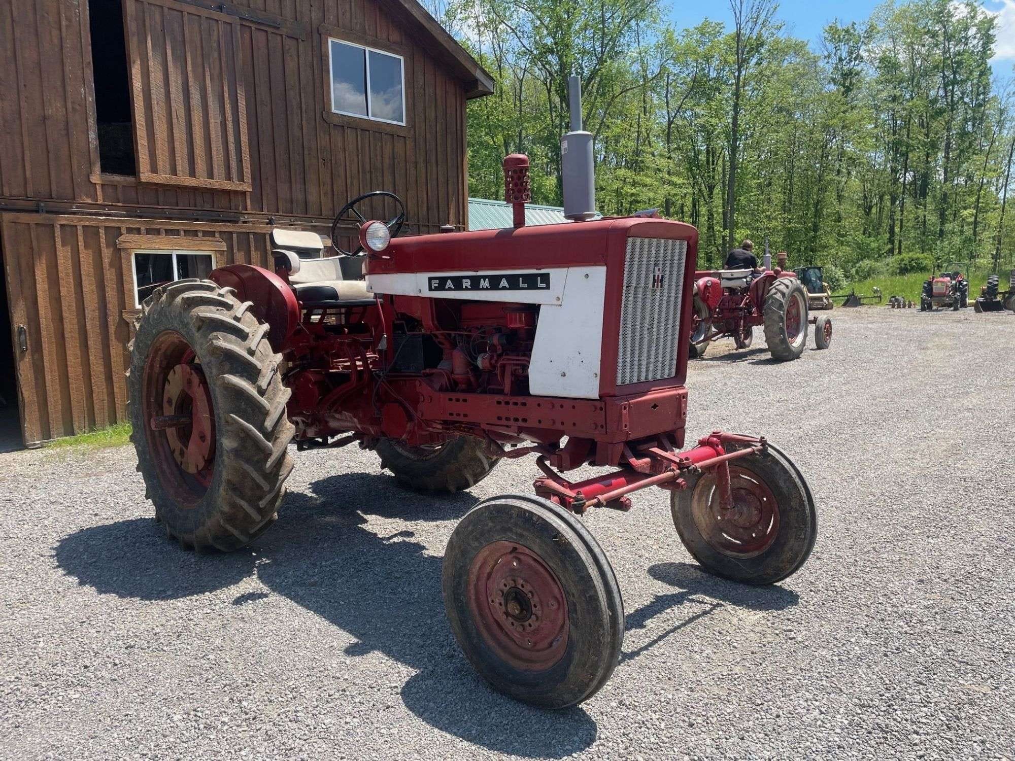 Farmall 504 Equipment Image0