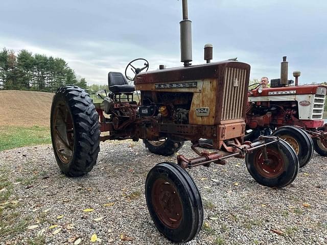 Image of Farmall 504 equipment image 1