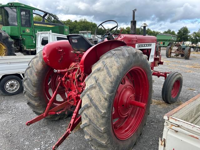 Image of Farmall 504 equipment image 3