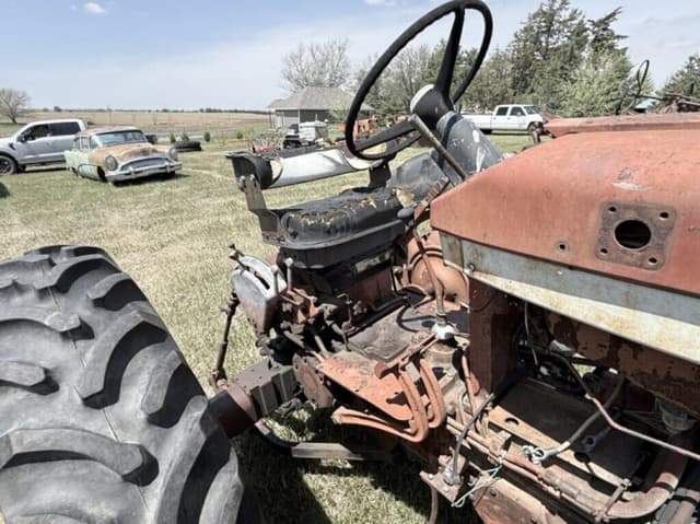 Image of Farmall 504 equipment image 4
