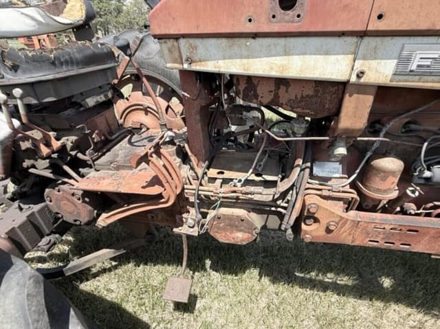 Image of Farmall 504 equipment image 3