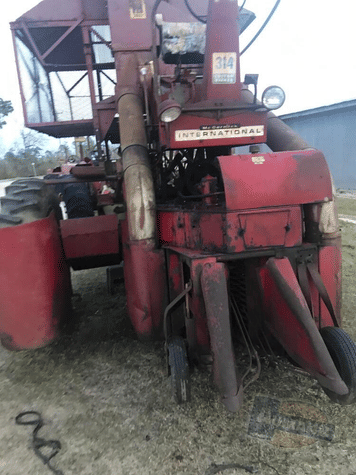 Main image International Harvester 504