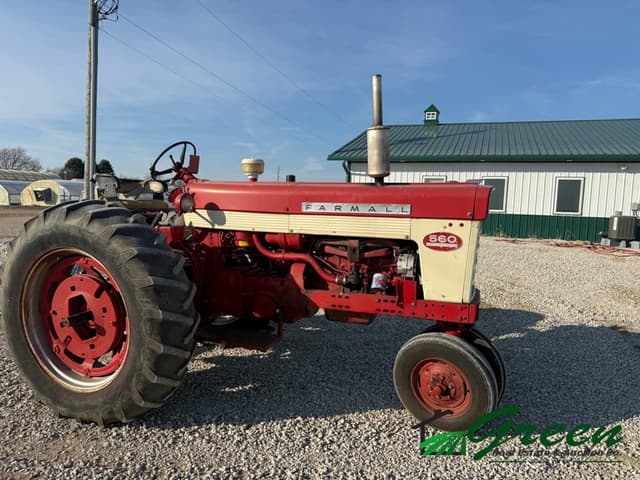 Image of Farmall 560  equipment image 1