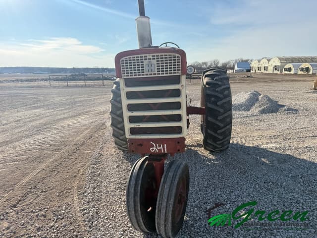 Image of Farmall 560  equipment image 2