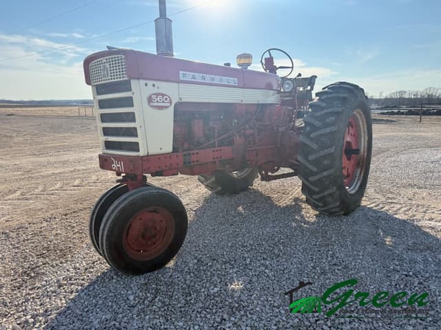 Image of Farmall 560  equipment image 3