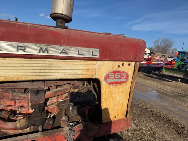 Image of Farmall 560  equipment image 4