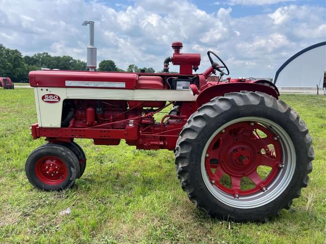 Image of Farmall 560  equipment image 1