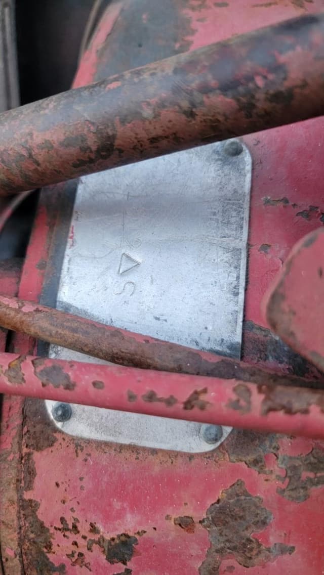 Image of Farmall 560 equipment image 1