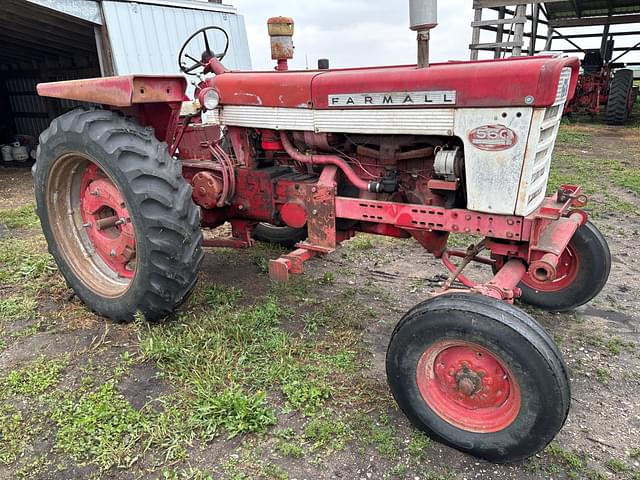 Image of Farmall 560  equipment image 2