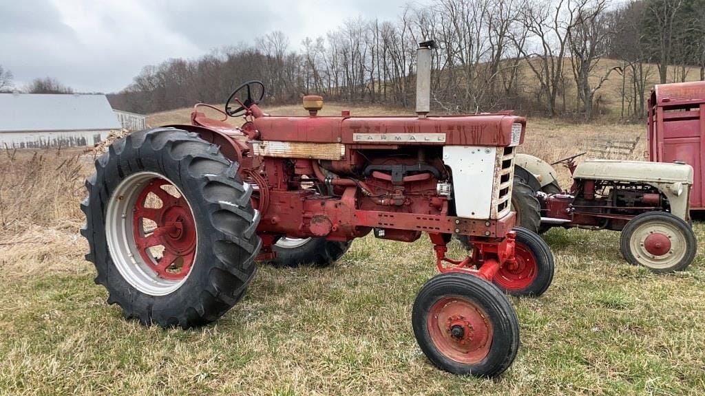 Main image Farmall 564