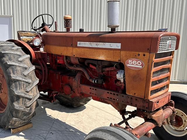 Image of Farmall 560  equipment image 2