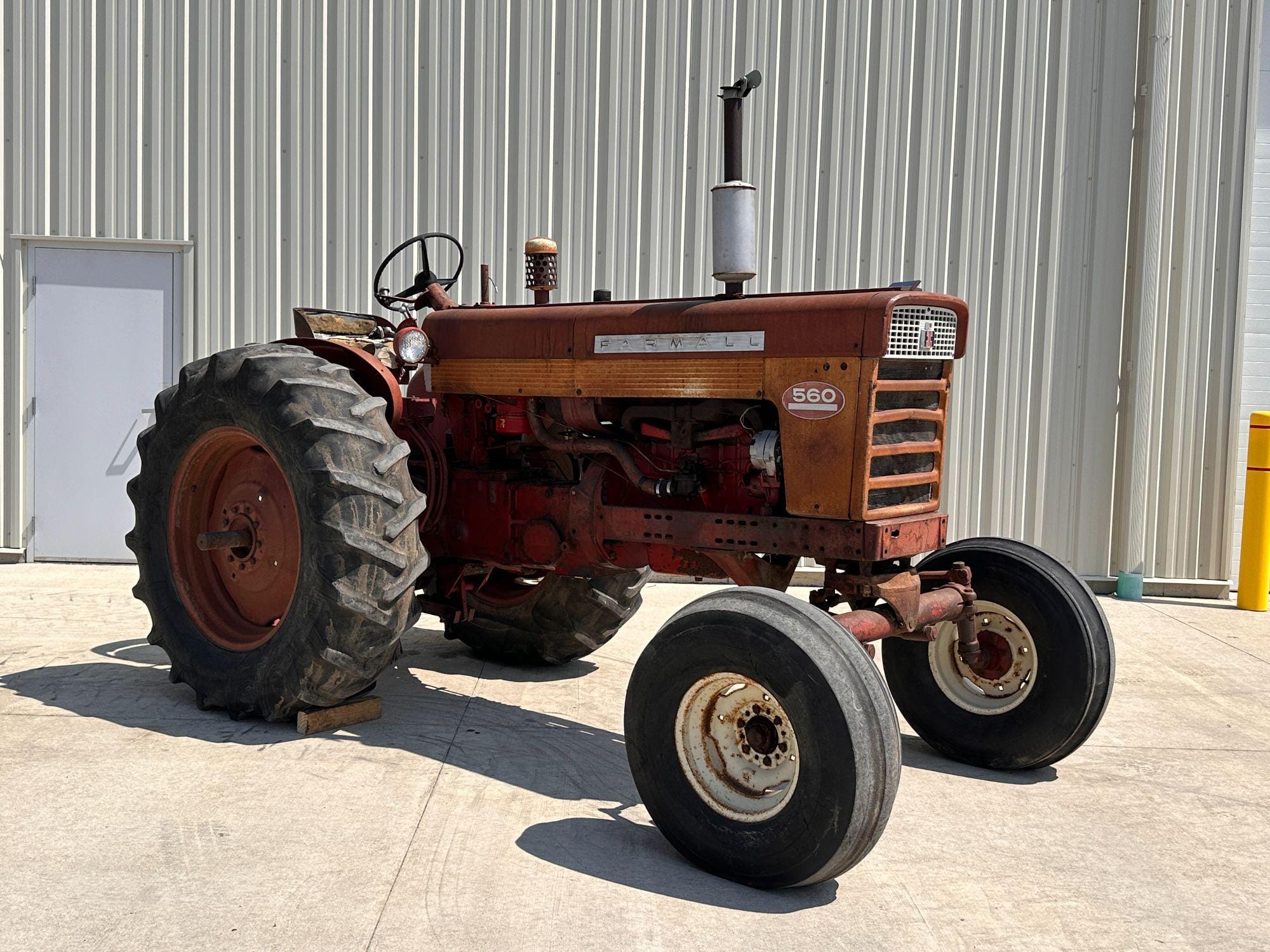 Main image Farmall 560 