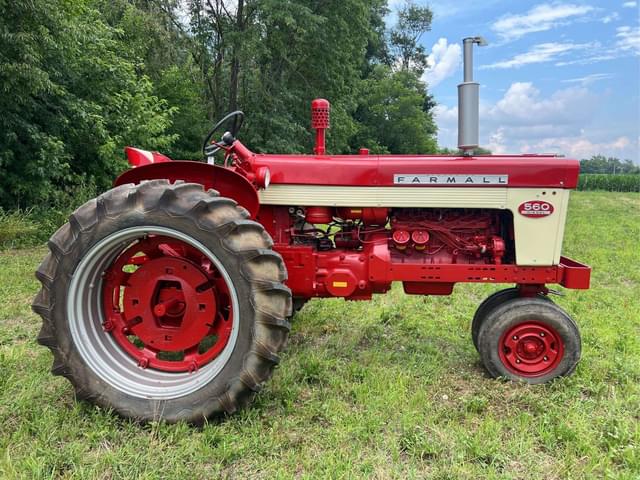 Image of Farmall 560  equipment image 1