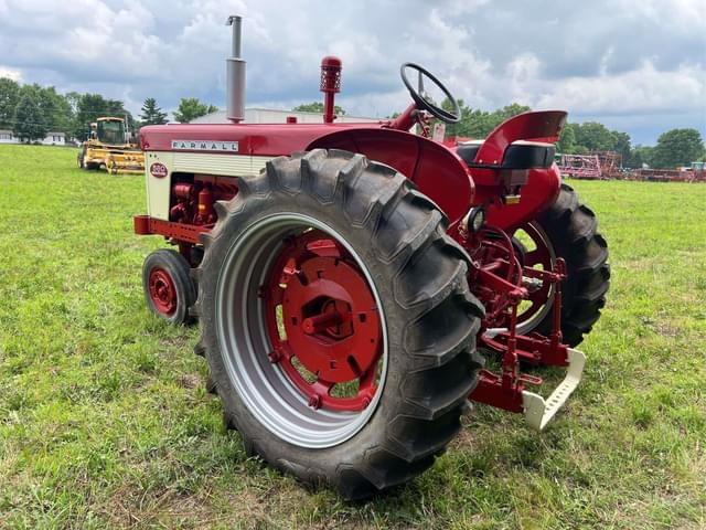 Image of Farmall 560  equipment image 4