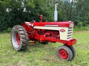 Farmall 560 Image